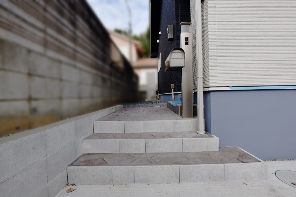 スタンプコンクリートの階段アプローチ